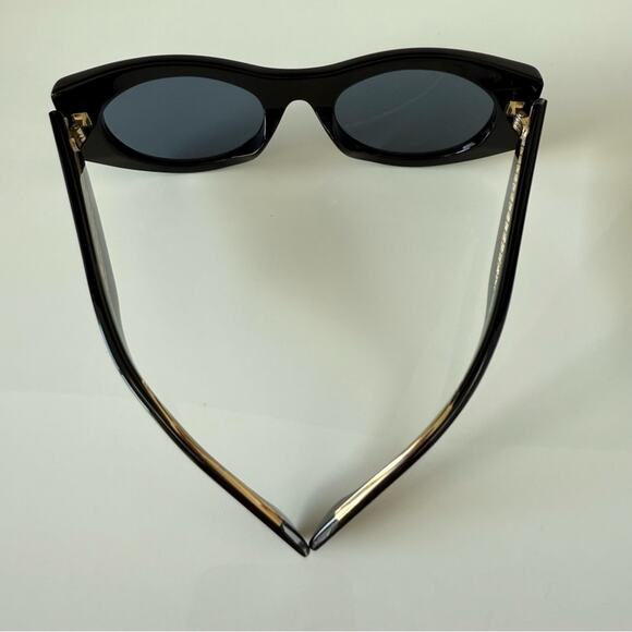 NWT!!! Fendi Sunglasses FE40125 01V Authentic Retail 380$ - Picture 7 of 8